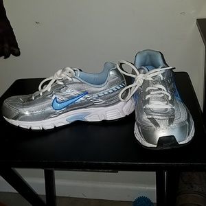 nike women's initiator wide running shoes